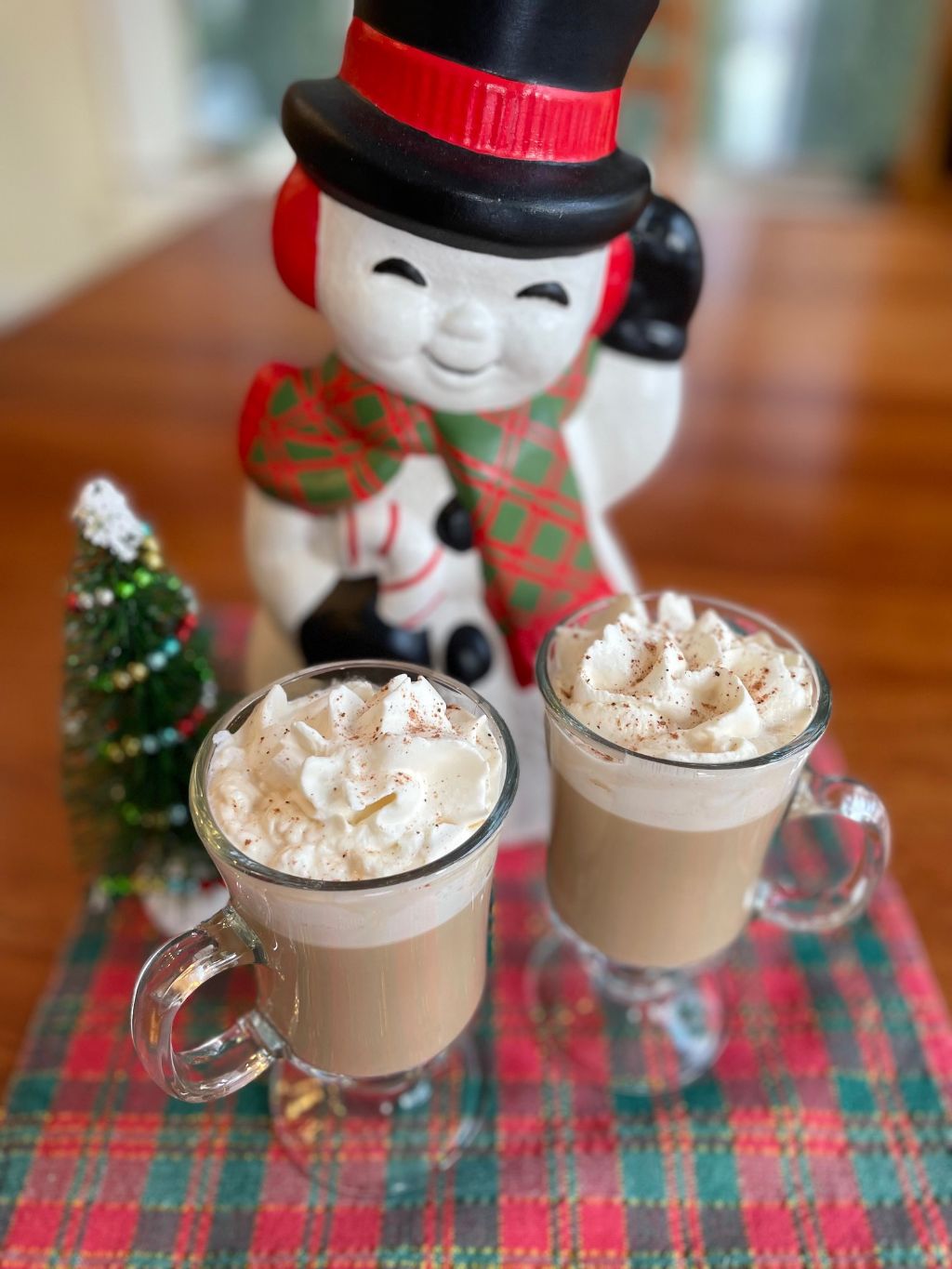 Copycat Starbucks Gingerbread Latte - Savor the Flavour